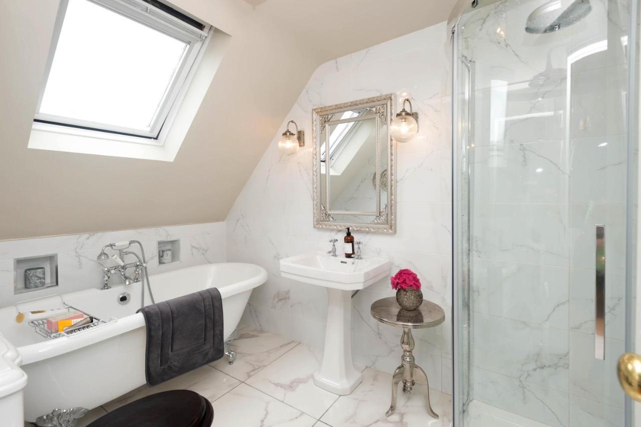Deluxe Double Room Bath